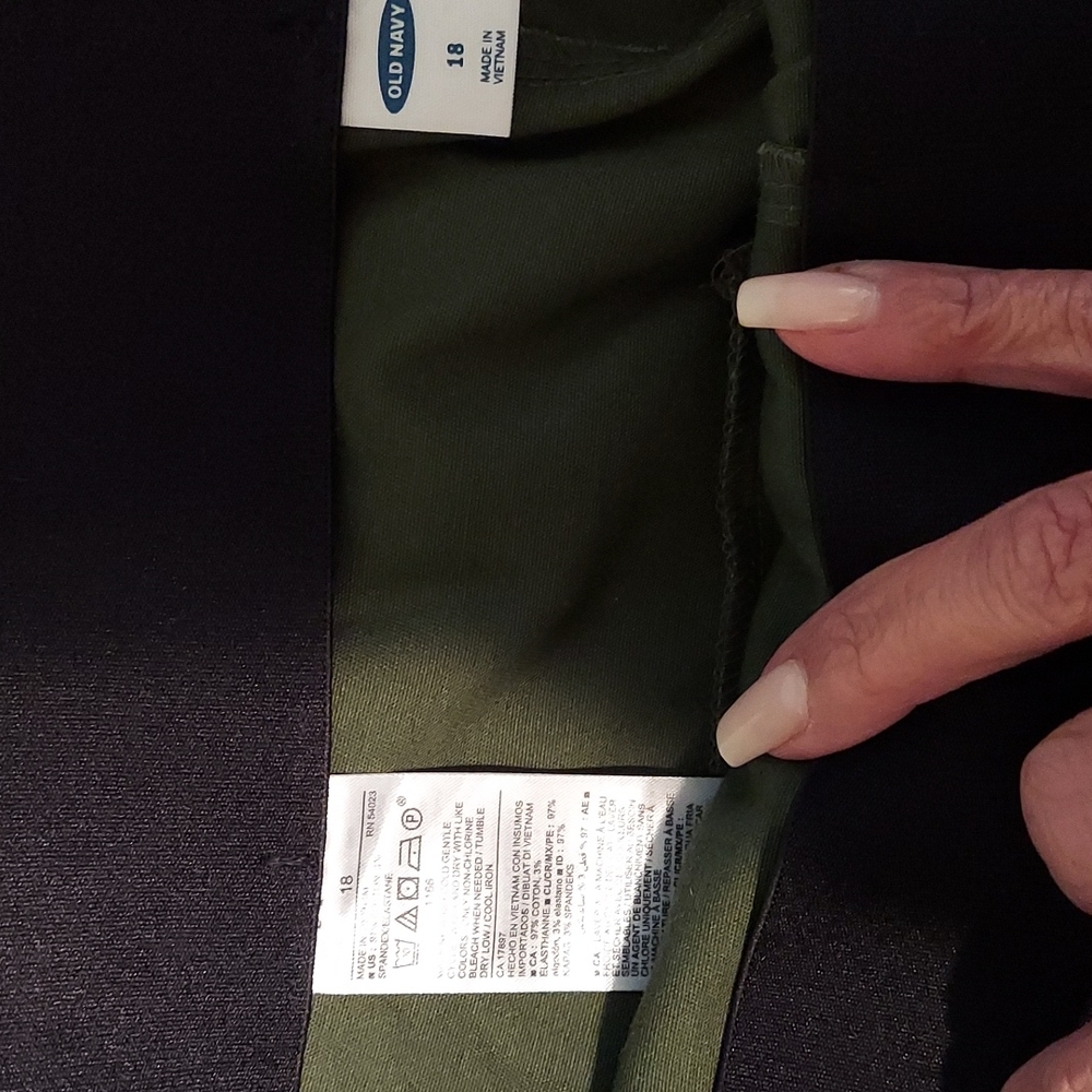 🛑🛑 SOLD SOLD SOLD 🛑🛑  Gap & 3 pairs of navy pants - Picture 5 of 7